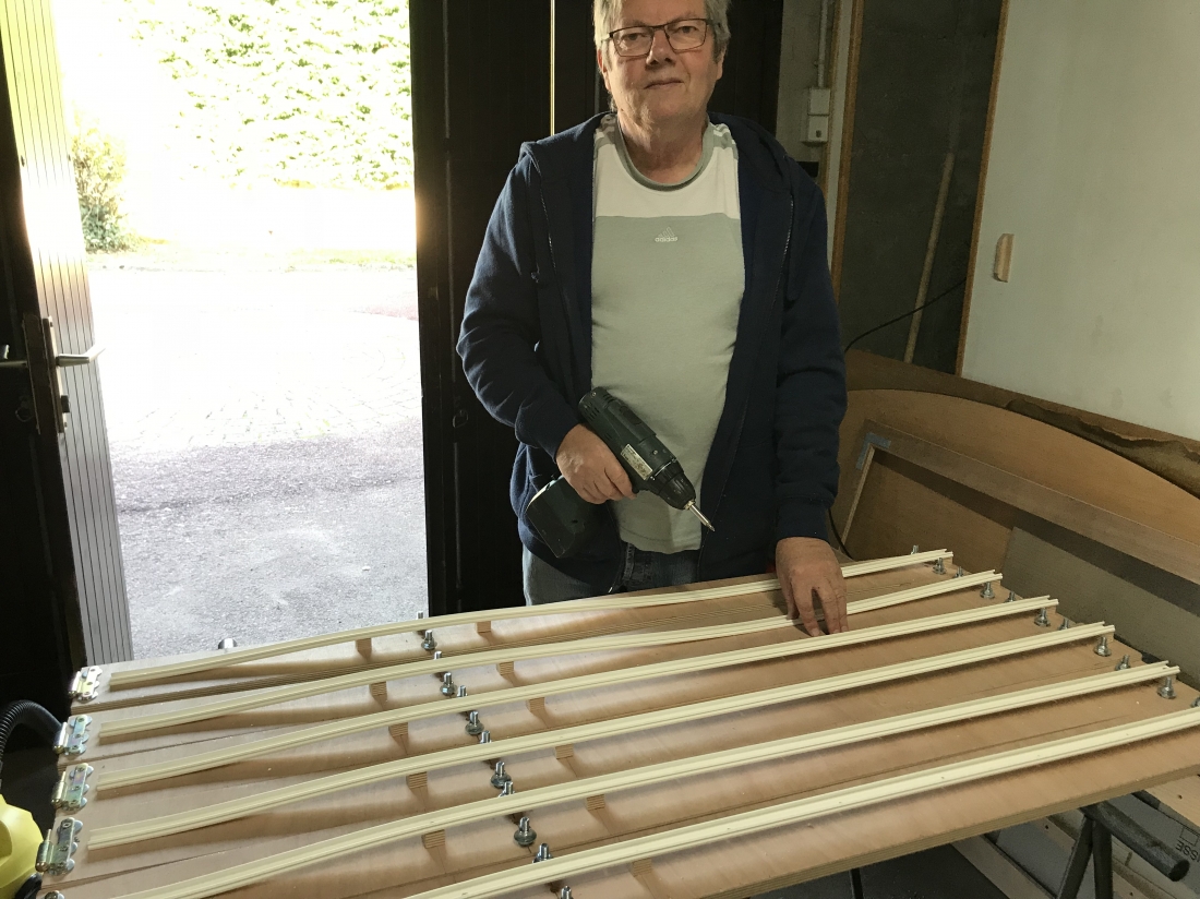  Jean joue au petit train 